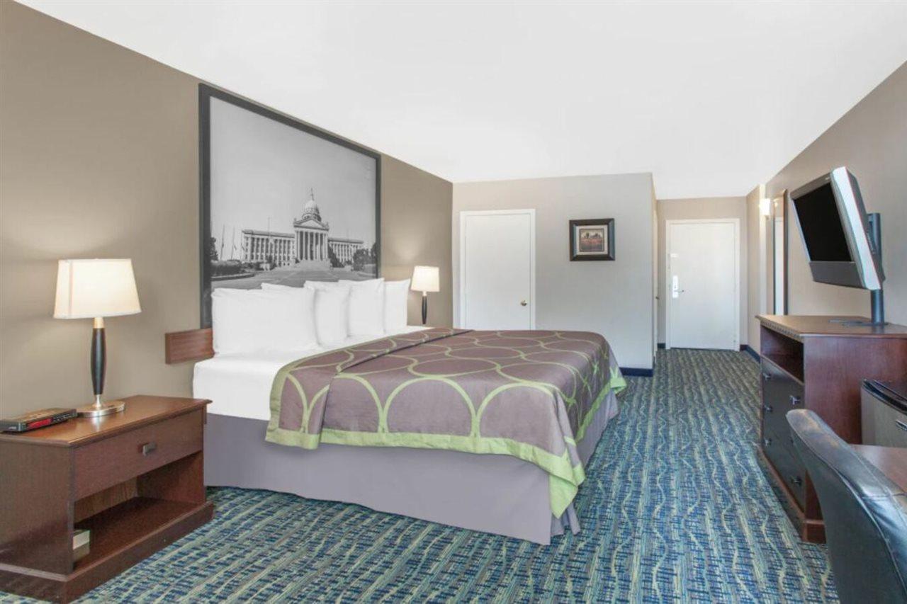 Super 8 By Wyndham Oklahoma City Exterior photo