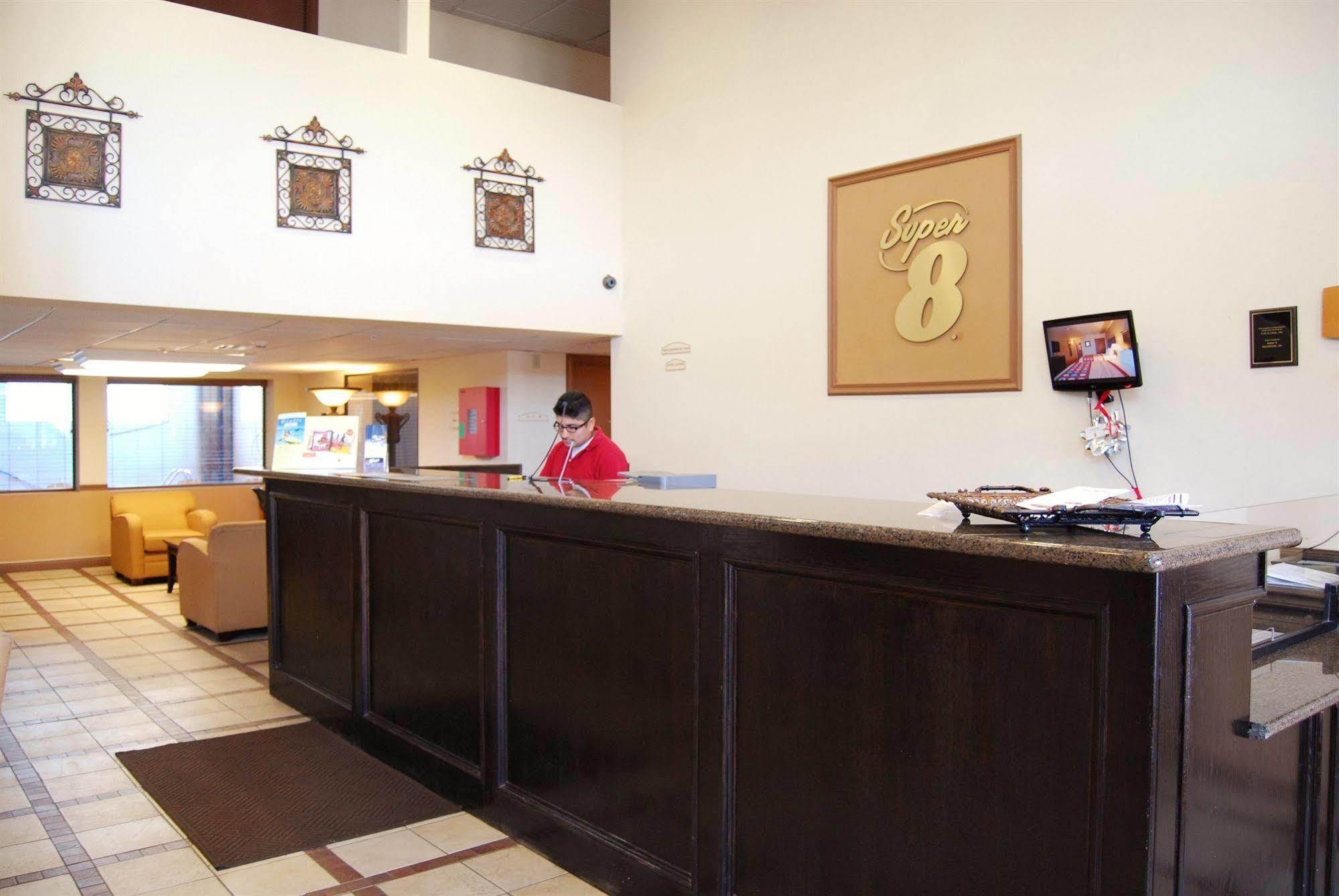 Super 8 By Wyndham Oklahoma City Exterior photo