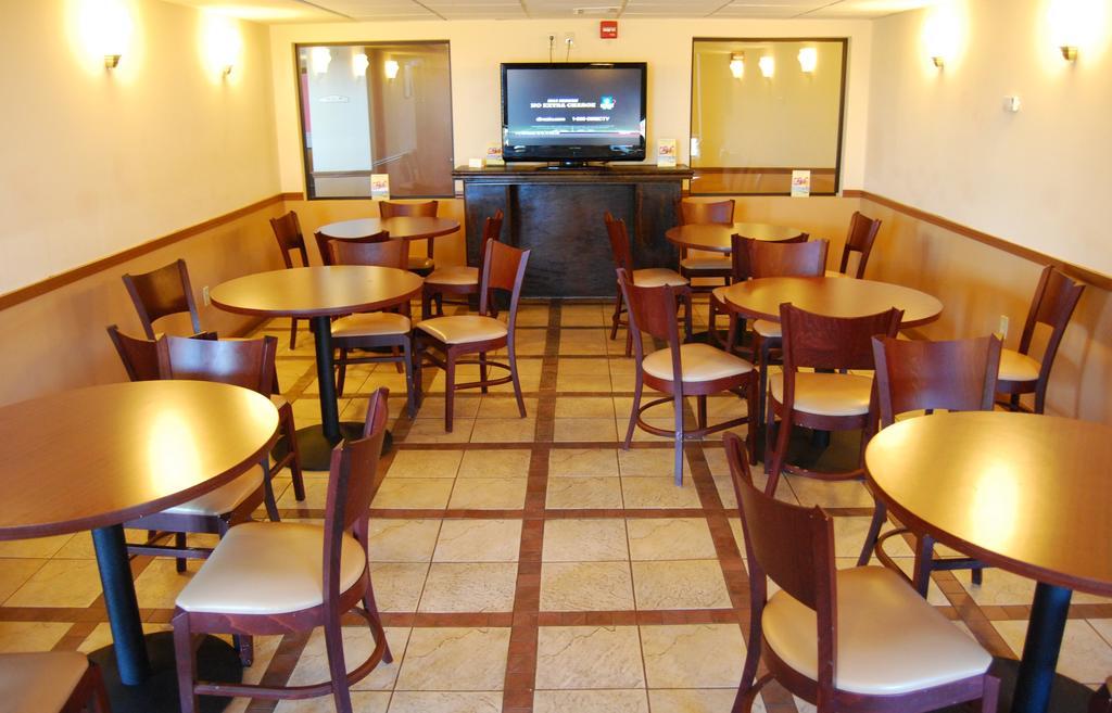 Super 8 By Wyndham Oklahoma City Exterior photo