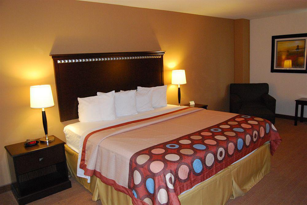 Super 8 By Wyndham Oklahoma City Exterior photo